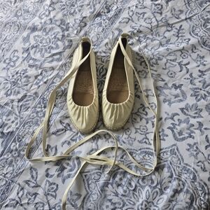 Elegant Cream Womens Ballet Flats